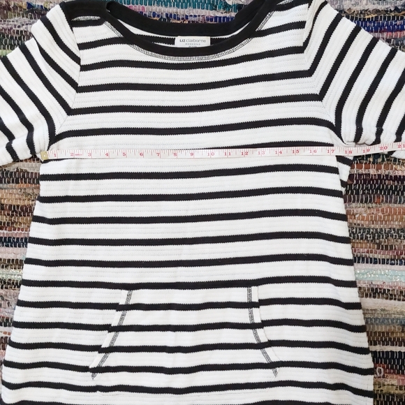 Liz Claiborne Weekend Petite Black & White Striped Lightweight Pull Over Sweater - Picture 10 of 13
